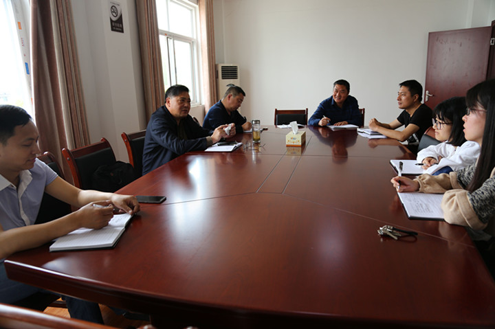 2-钟祥法院党组书记、院长李德虎同志与磷矿法庭全体干警进行座谈_副本.jpg 2-钟祥法院党组书记、院长李德虎同志与磷矿法庭全体干警进行座谈_副本.jpg