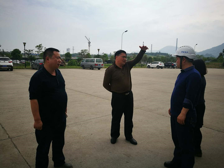 1-钟祥法院党组书记、院长李德虎同志走访钟祥市金鹰能源科技有限公司_副本.jpg 1-钟祥法院党组书记、院长李德虎同志走访钟祥市金鹰能源科技有限公司_副本.jpg